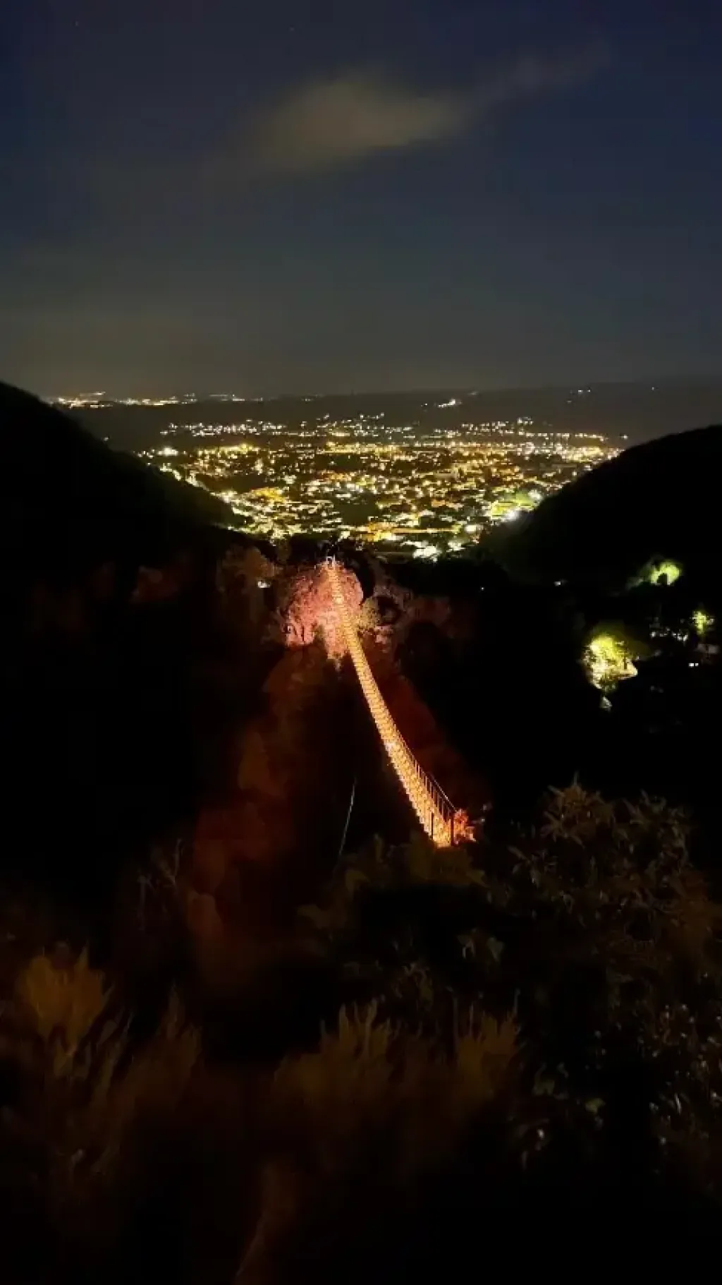 LUMIERE SUR LA PASSERELLE DE MAZAMET