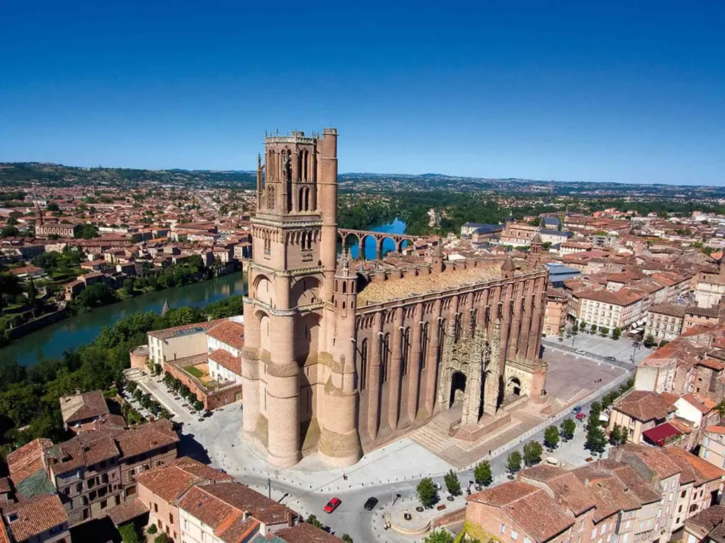 La plus grande cathédrale de briques du monde à Albi