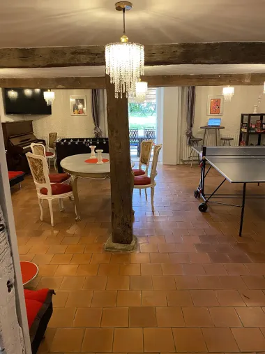 SALLE DE JEUX ACCES JARDIN