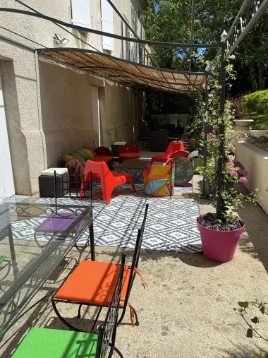 VUE COIN REPAS ET LOUNGE TERRASSE